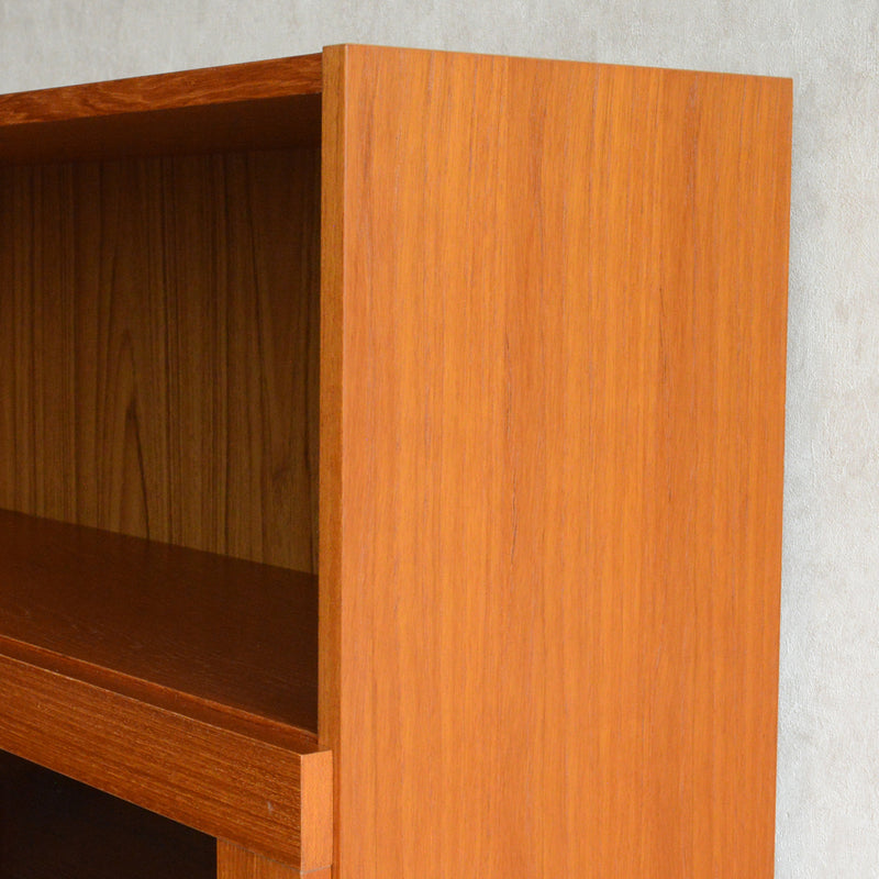 デンマーク ヴィンテージ　チーク ガラスキャビネット8-46