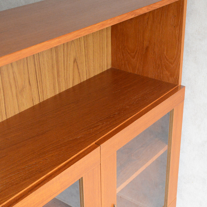 デンマーク ヴィンテージ　チーク ガラスキャビネット8-46