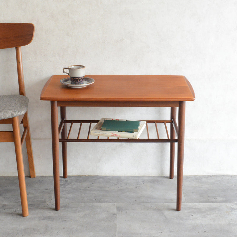 デンマークヴィンテージ　チーク サイドテーブル(ラダー棚付き）D-３