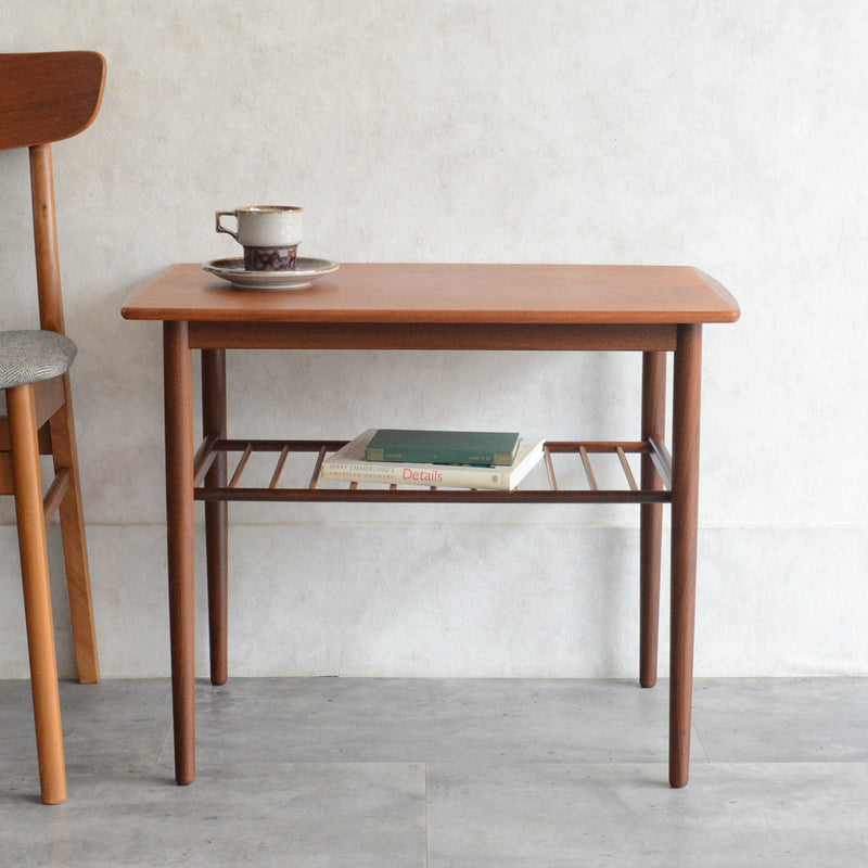 デンマークヴィンテージ　チーク サイドテーブル(ラダー棚付き）D-３