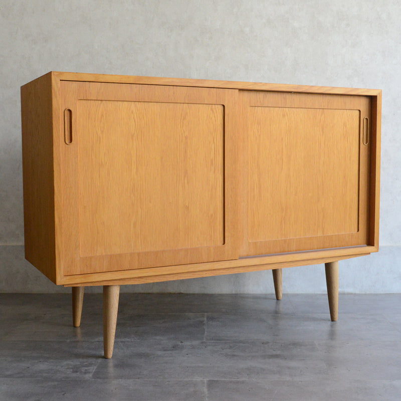 デンマーク ヴィンテージ   オーク サイドボード 5-70