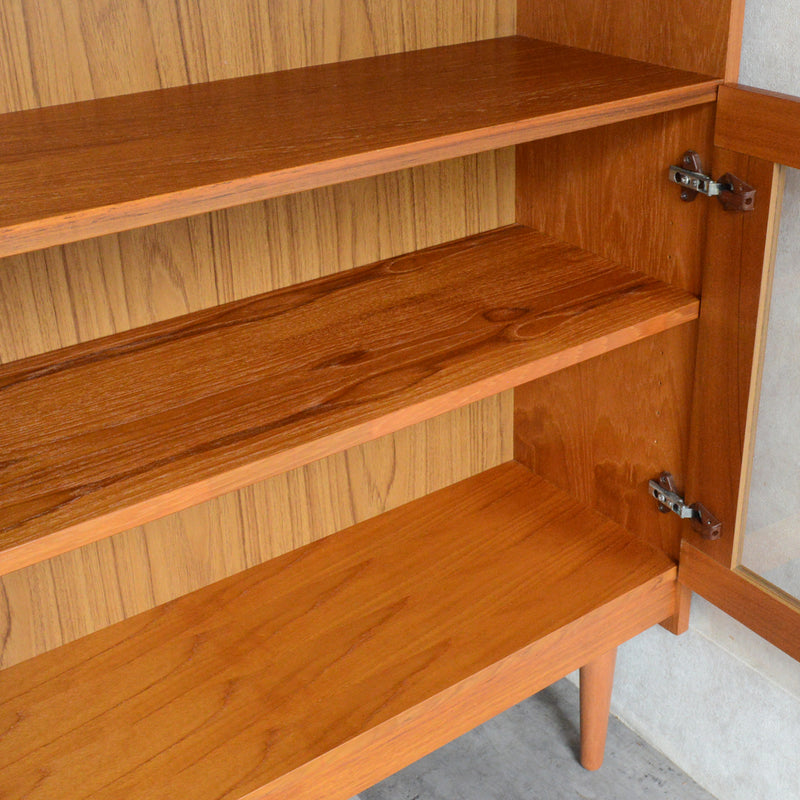 デンマーク ヴィンテージ　チーク ガラスキャビネット8-46