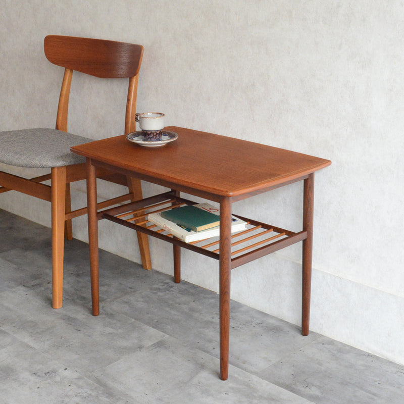 デンマークヴィンテージ　チーク サイドテーブル(ラダー棚付き）D-３