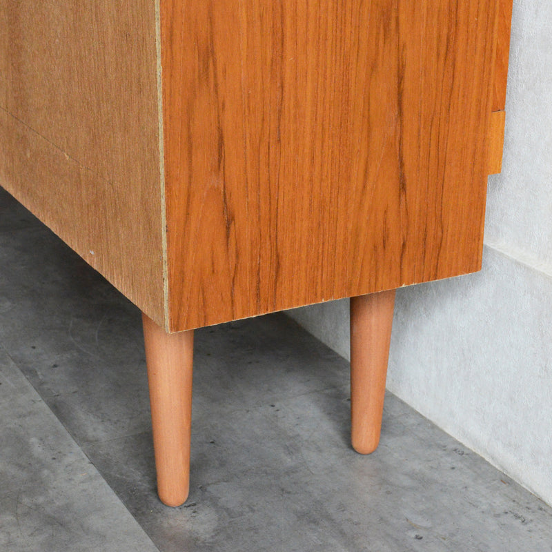 デンマーク ヴィンテージ　チーク ガラスキャビネット8-46