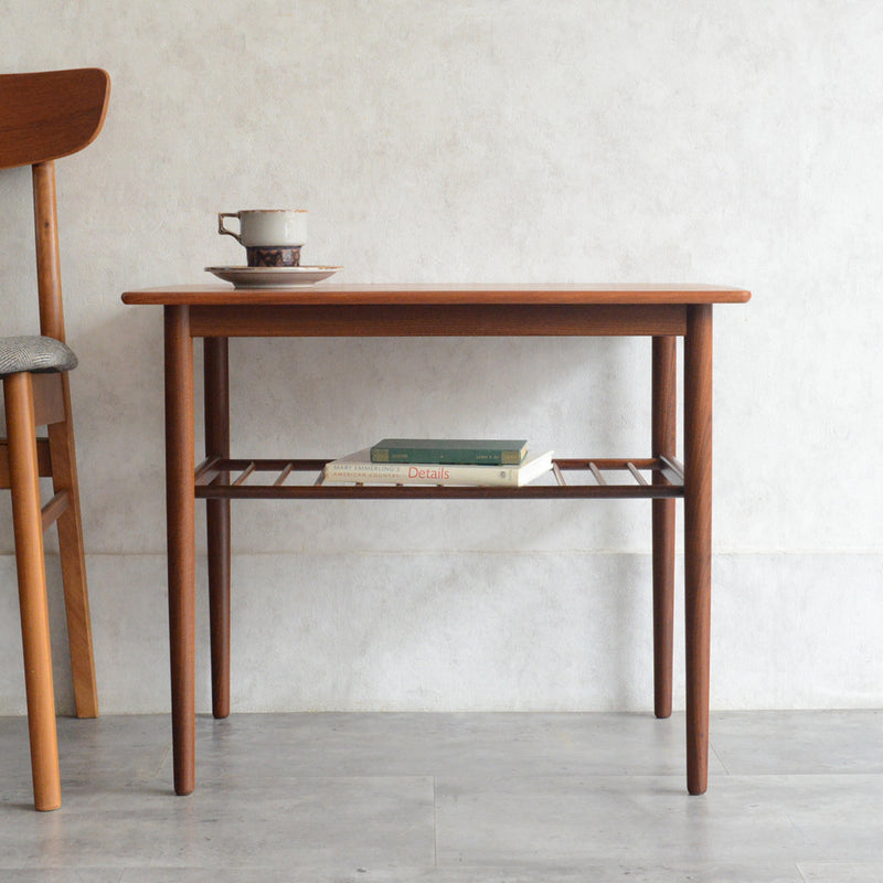 デンマークヴィンテージ　チーク サイドテーブル(ラダー棚付き）D-３