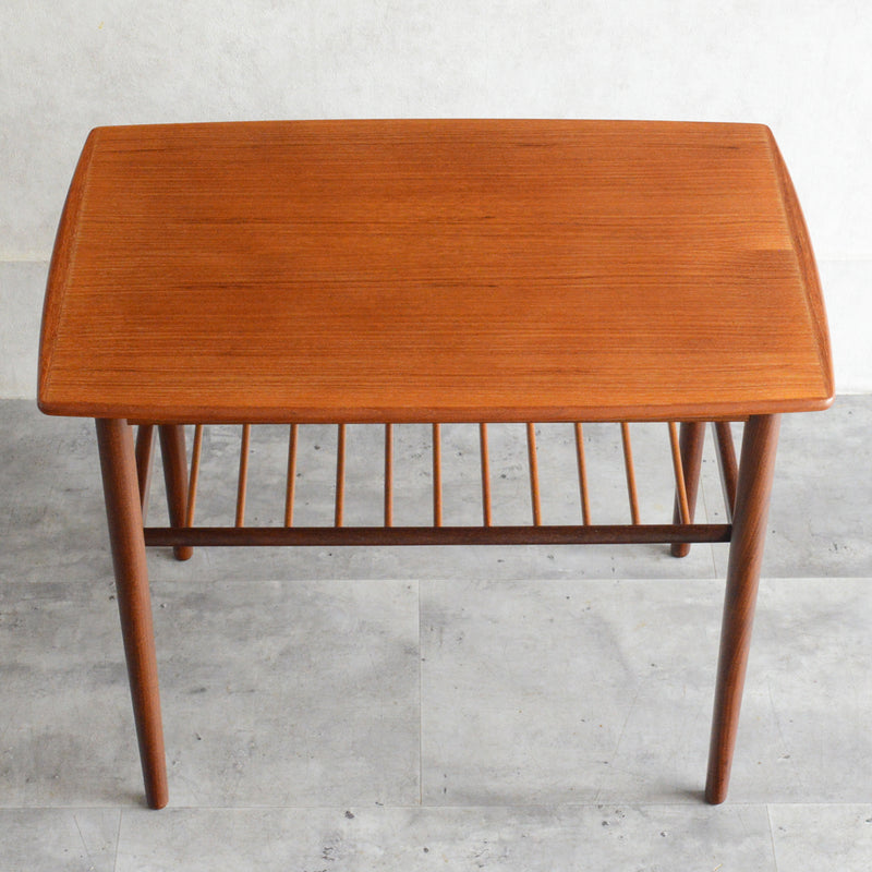 デンマークヴィンテージ　チーク サイドテーブル(ラダー棚付き）D-３