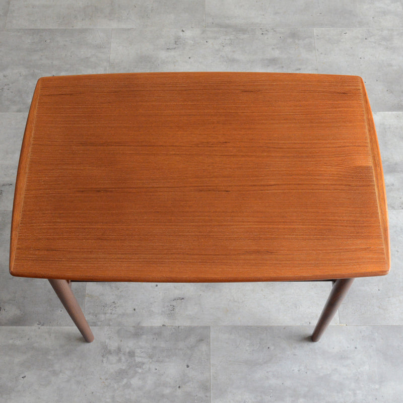 デンマークヴィンテージ　チーク サイドテーブル(ラダー棚付き）D-３