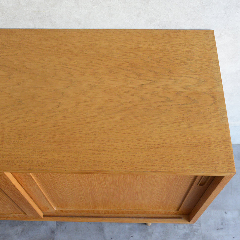 デンマーク ヴィンテージ   オーク サイドボード 5-70