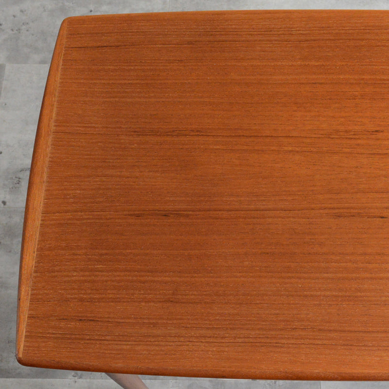 デンマークヴィンテージ　チーク サイドテーブル(ラダー棚付き）D-３