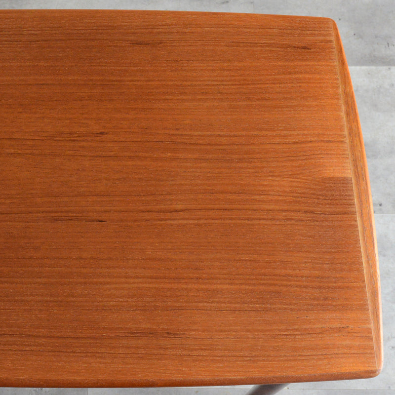 デンマークヴィンテージ　チーク サイドテーブル(ラダー棚付き）D-３