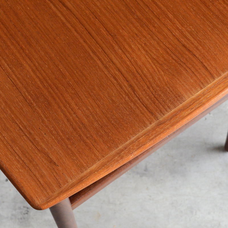 デンマークヴィンテージ　チーク サイドテーブル(ラダー棚付き）D-３