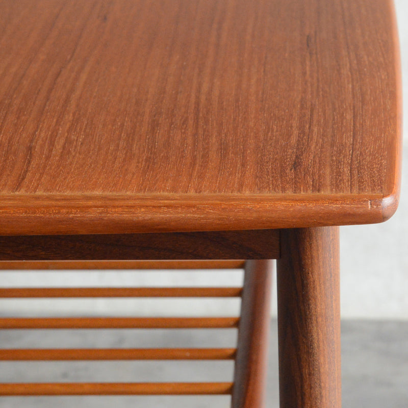 デンマークヴィンテージ　チーク サイドテーブル(ラダー棚付き）D-３