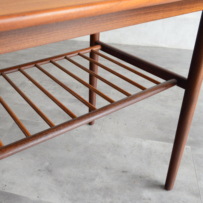 デンマークヴィンテージ　チーク サイドテーブル(ラダー棚付き）D-３