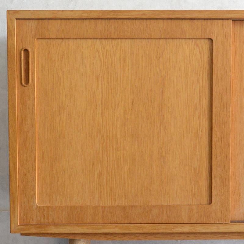 デンマーク ヴィンテージ   オーク サイドボード 5-70