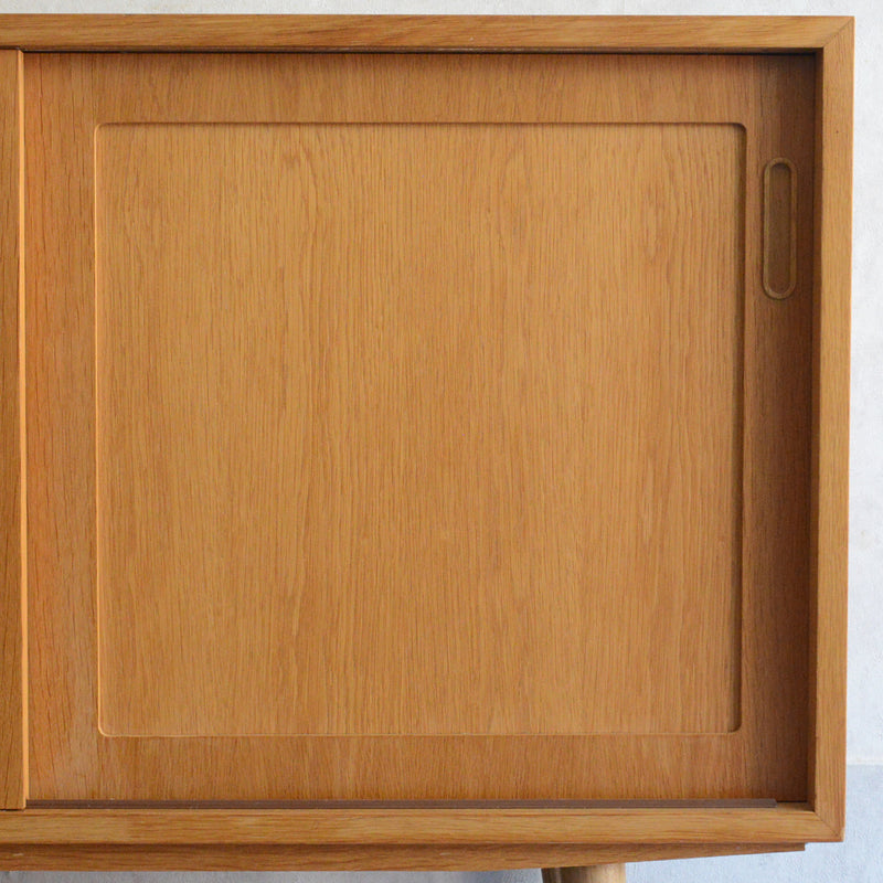 デンマーク ヴィンテージ   オーク サイドボード 5-70