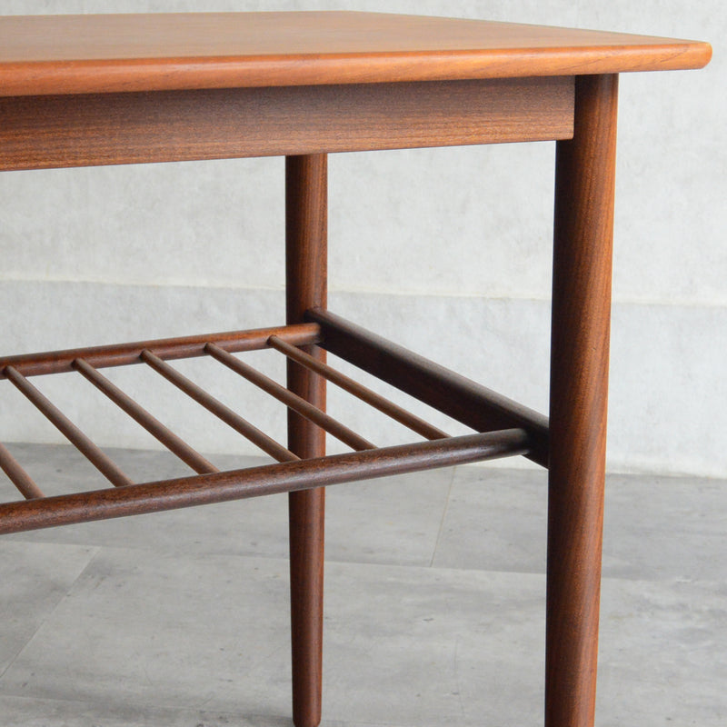 デンマークヴィンテージ　チーク サイドテーブル(ラダー棚付き）D-３