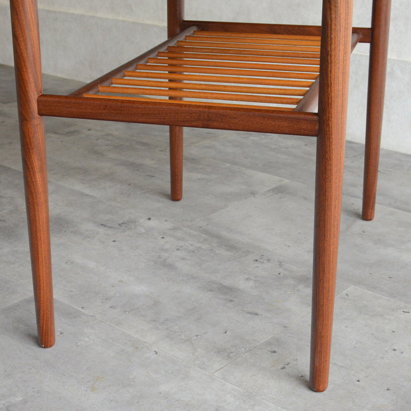 デンマークヴィンテージ　チーク サイドテーブル(ラダー棚付き）D-３