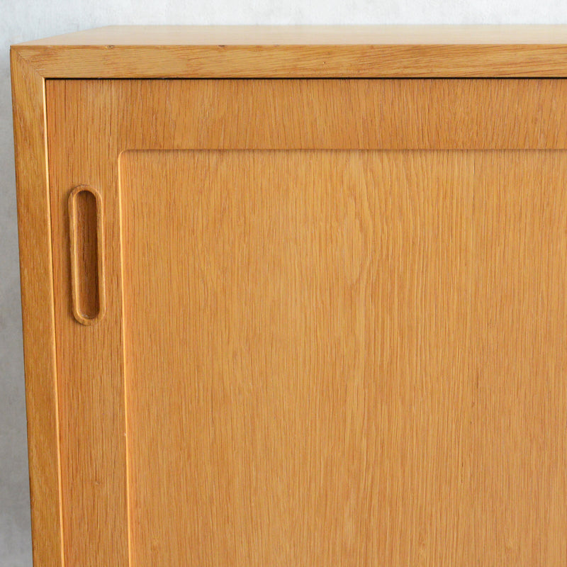 デンマーク ヴィンテージ   オーク サイドボード 5-70