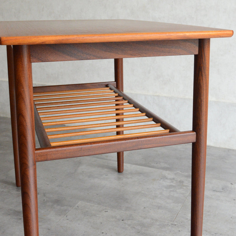 デンマークヴィンテージ　チーク サイドテーブル(ラダー棚付き）D-３
