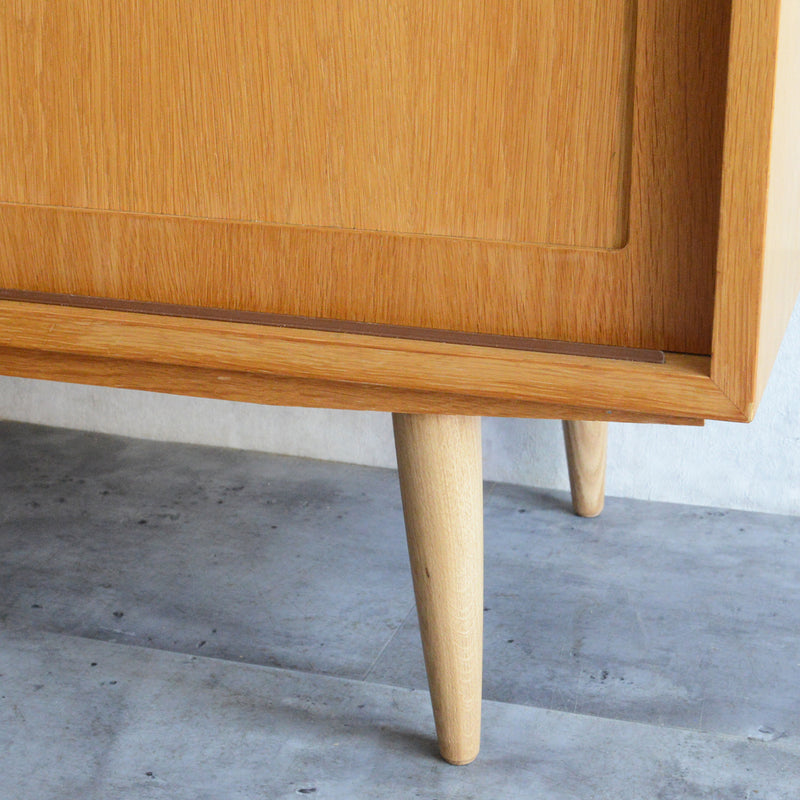 デンマーク ヴィンテージ   オーク サイドボード 5-70