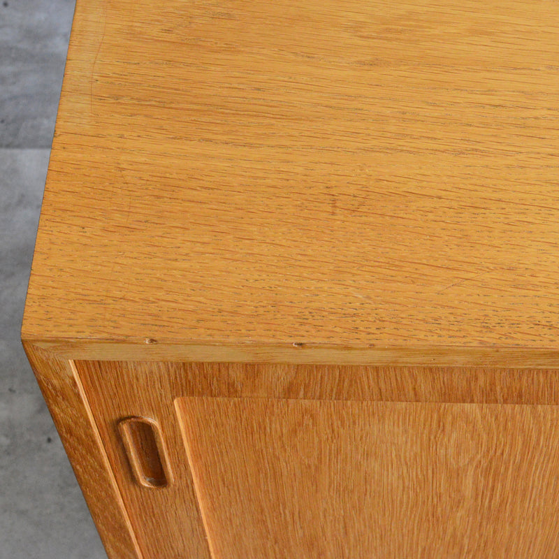 デンマーク ヴィンテージ   オーク サイドボード 5-70