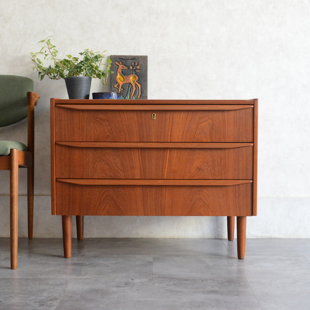 デンマークヴィンテージ  チーク３段チェスト(鍵付）6-95