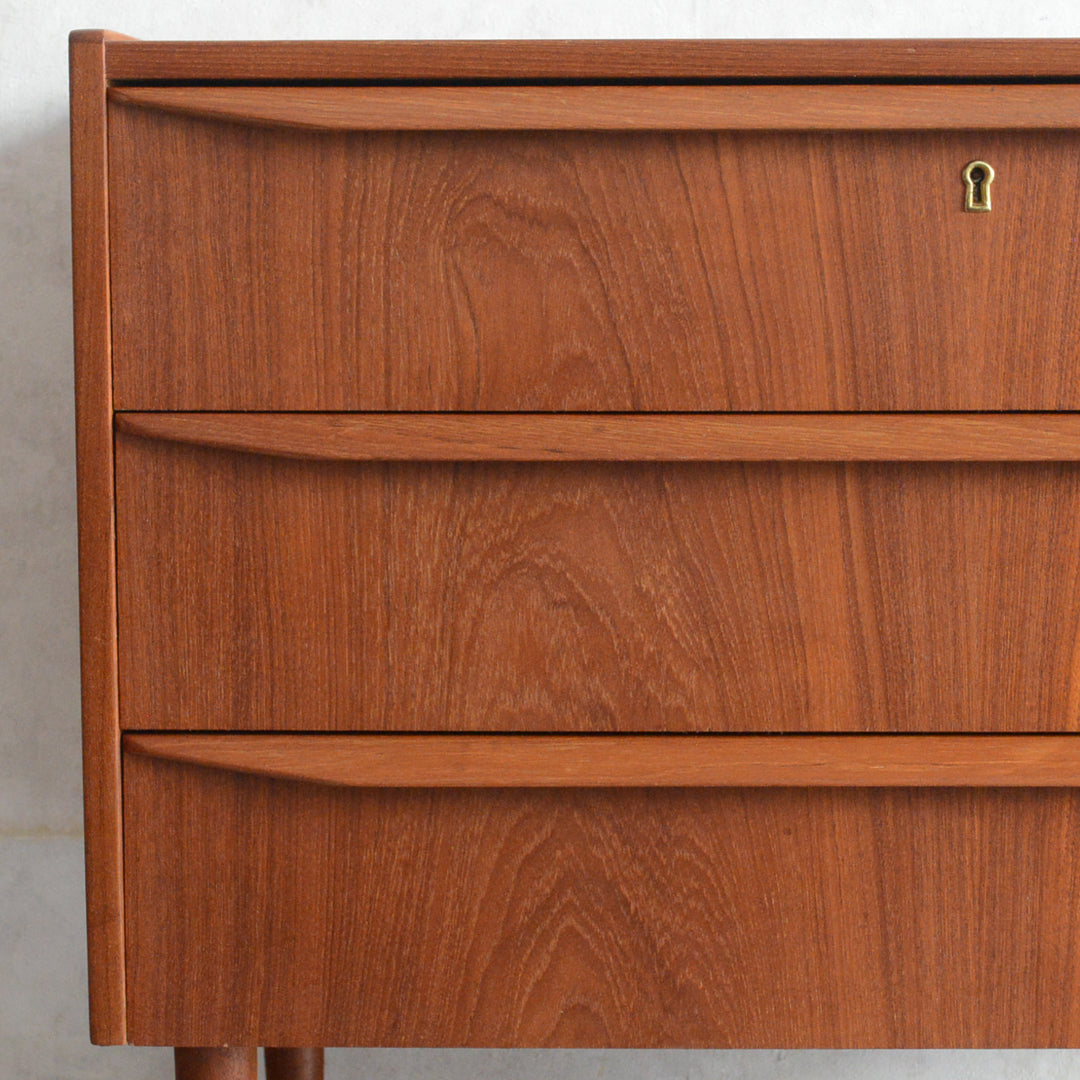 デンマークヴィンテージ  チーク３段チェスト(鍵付）6-95