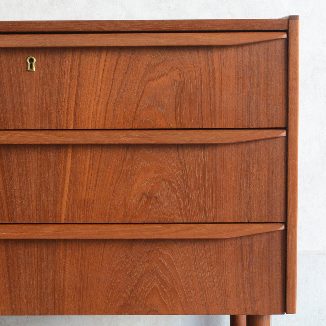 デンマークヴィンテージ  チーク３段チェスト(鍵付）6-95