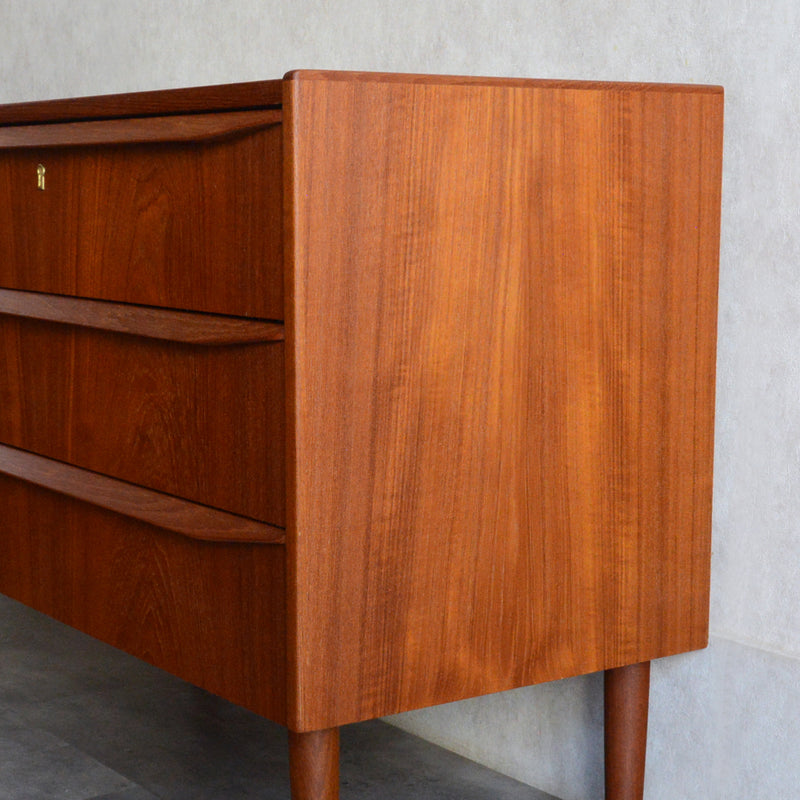 デンマークヴィンテージ  チーク３段チェスト(鍵付）6-95