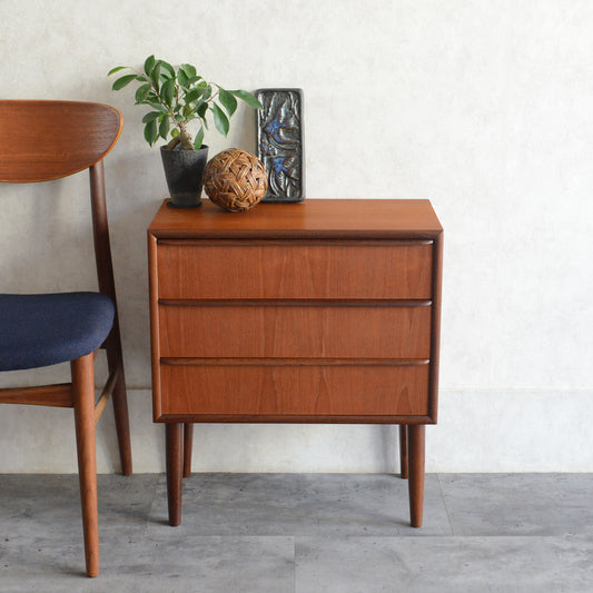 デンマークヴィンテージ  チークスモール３段チェスト6-91