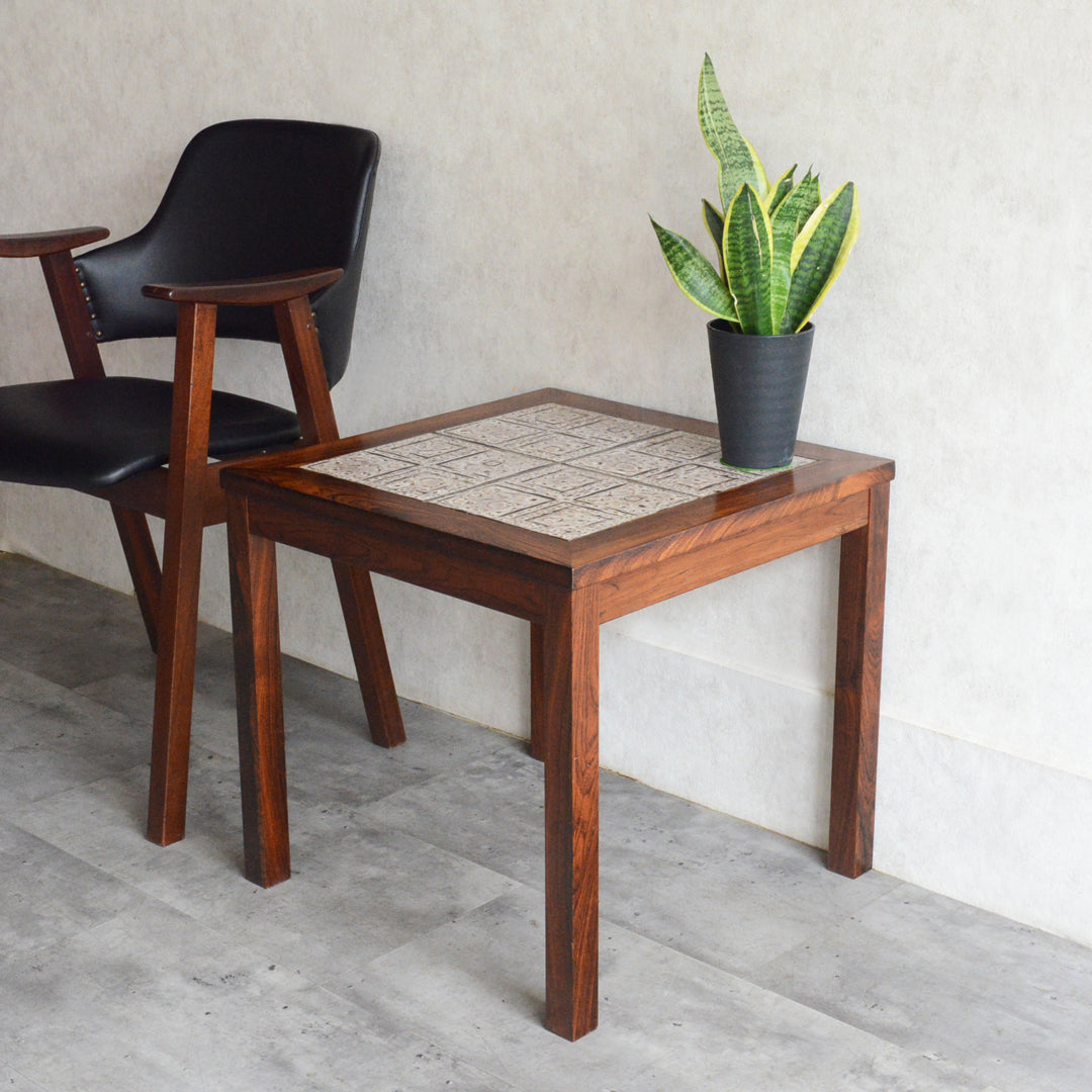 デンマーク ヴィンテージ  タイルトップ サイドテーブル　8-10(ローズウッド）