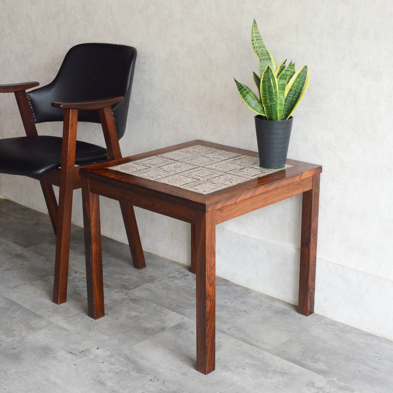 デンマーク ヴィンテージ  タイルトップ サイドテーブル　8-10(ローズウッド）