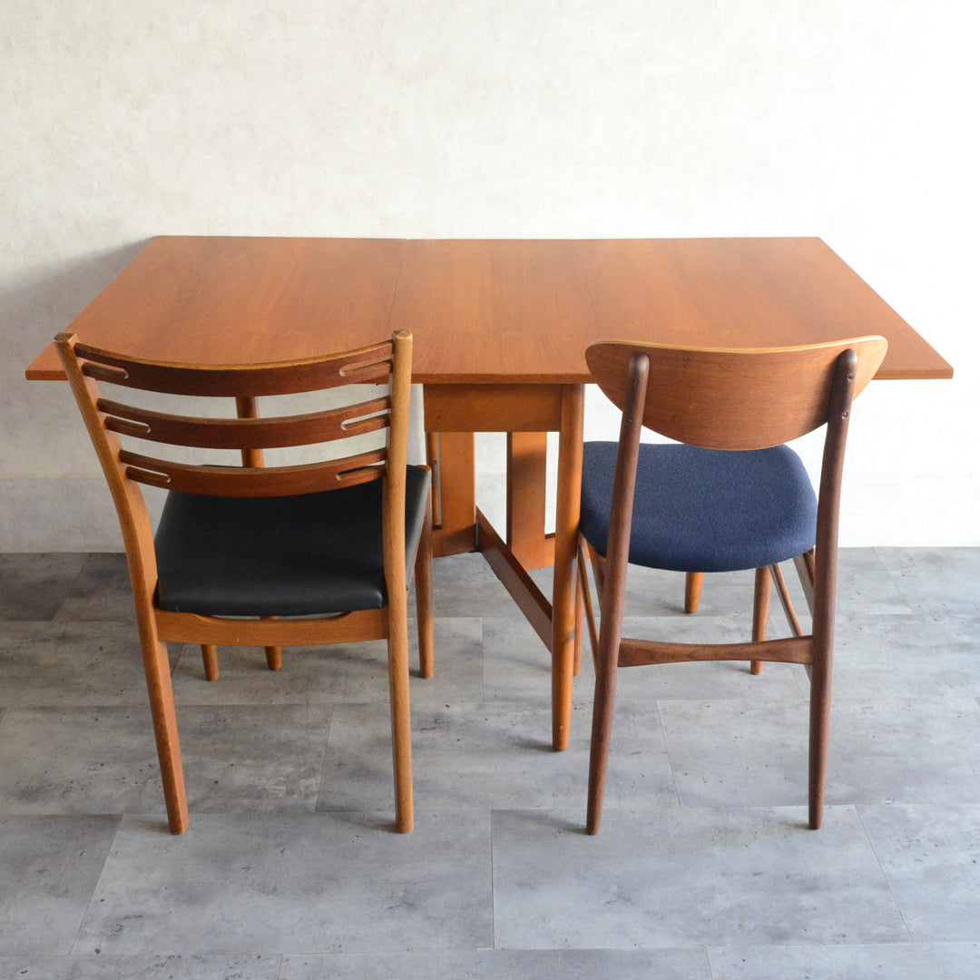 ミッドセンチュリー ヴィンテージ　ゲートレッグダイニングテーブル49 (レクタングル・天板剝離再塗装済）