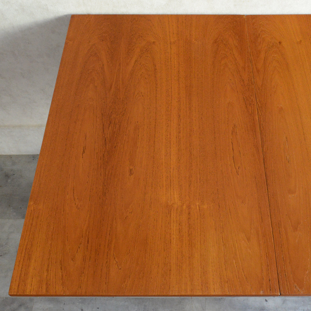 ミッドセンチュリー ヴィンテージ　ゲートレッグダイニングテーブル49 (レクタングル・天板剝離再塗装済）