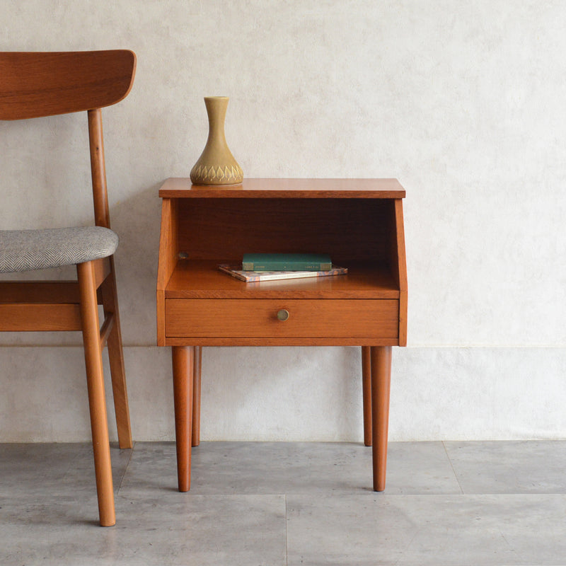 スウェーデンヴィンテージ　チーク スモールチェスト/サイドテーブルP-3