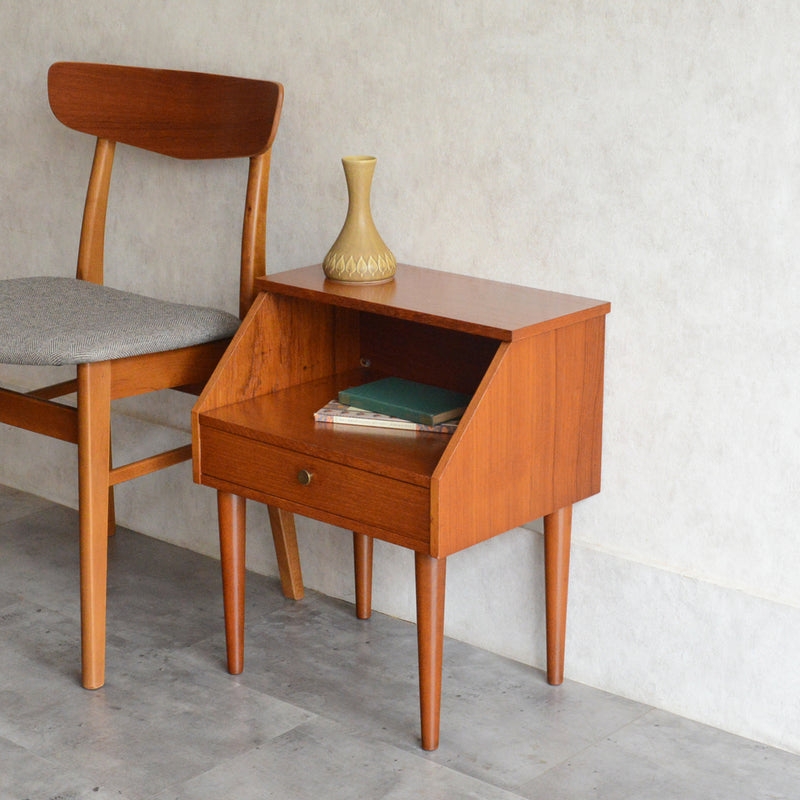 スウェーデンヴィンテージ　チーク スモールチェスト/サイドテーブルP-3