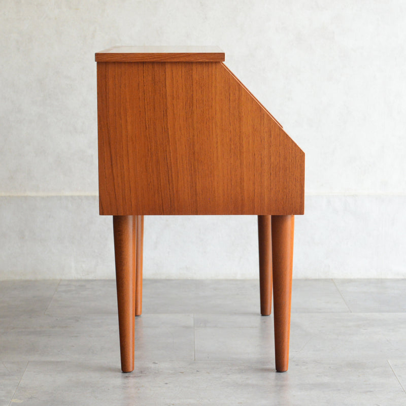 スウェーデンヴィンテージ　チーク スモールチェスト/サイドテーブルP-3
