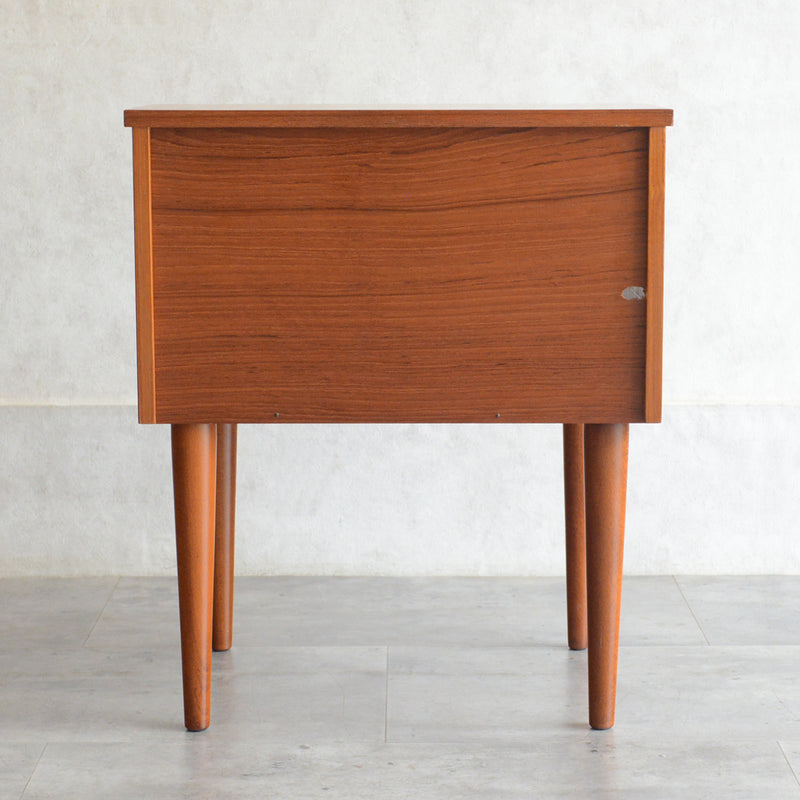 スウェーデンヴィンテージ　チーク スモールチェスト/サイドテーブルP-3