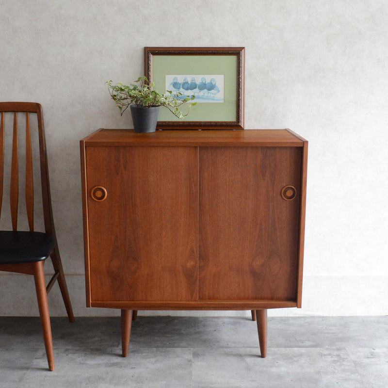 デンマーク ヴィンテージ　チーク キャビネット5-77