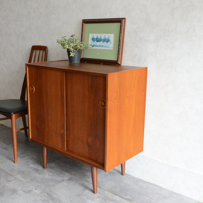 デンマーク ヴィンテージ　チーク キャビネット5-77