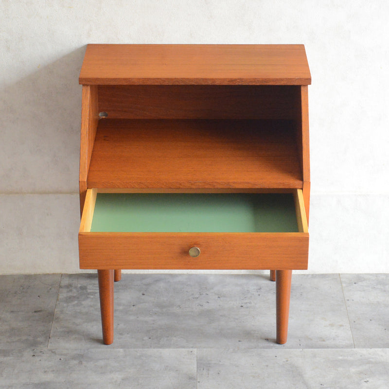 スウェーデンヴィンテージ　チーク スモールチェスト/サイドテーブルP-3