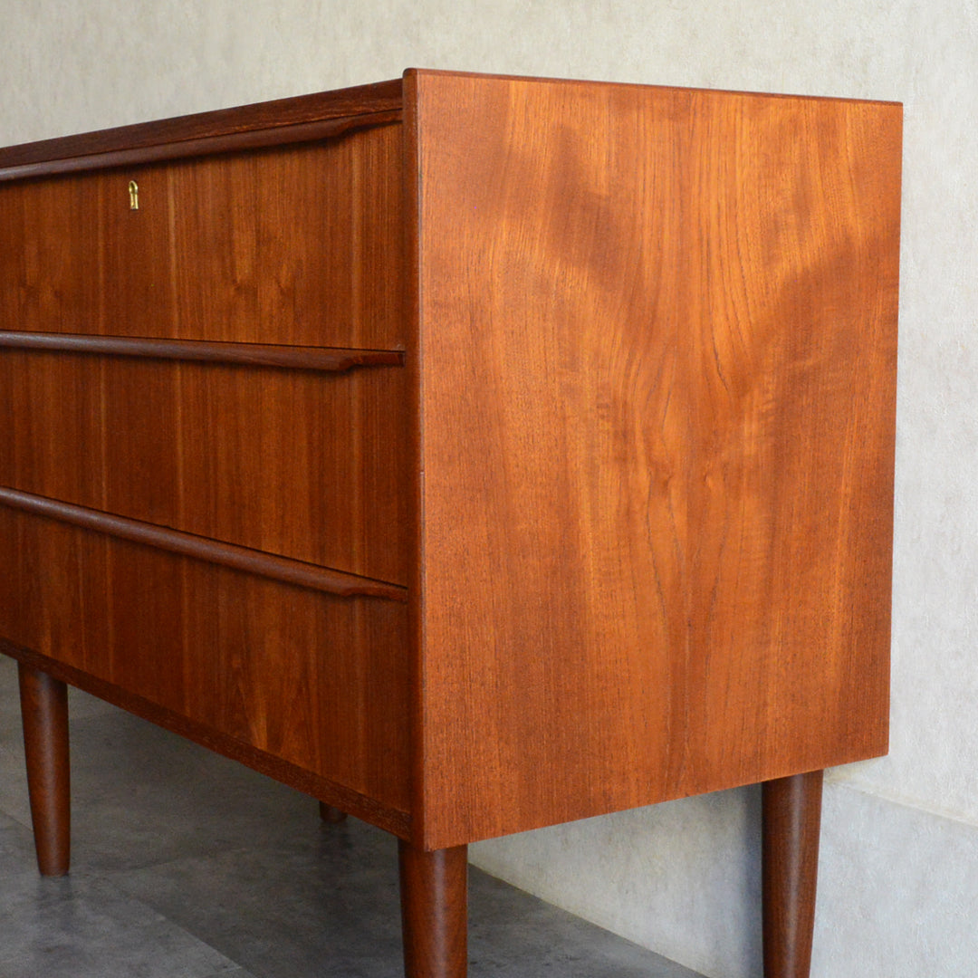 デンマークヴィンテージ  チーク３段チェスト5-172(鍵付）