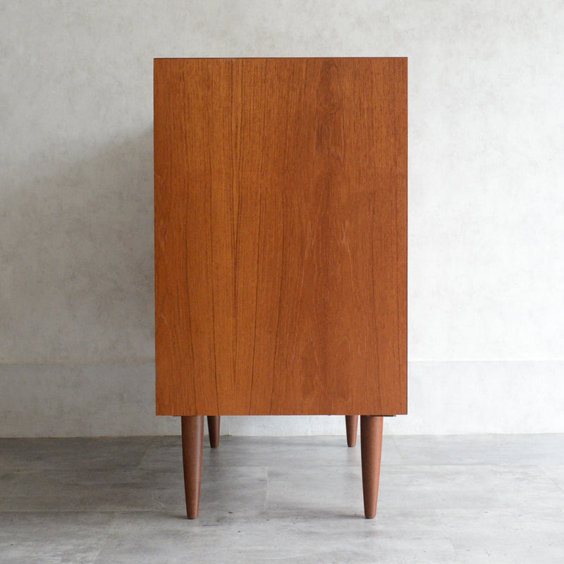 デンマーク ヴィンテージ　チーク キャビネット5-77