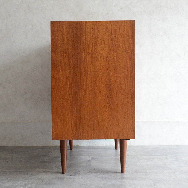 デンマーク ヴィンテージ　チーク キャビネット5-77