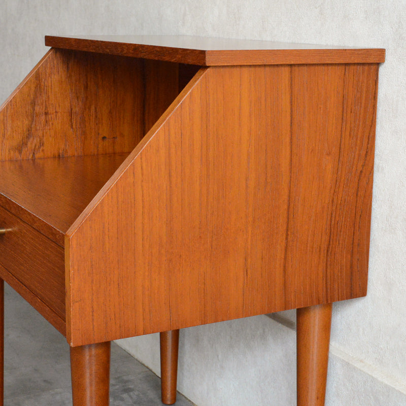 スウェーデンヴィンテージ　チーク スモールチェスト/サイドテーブルP-3