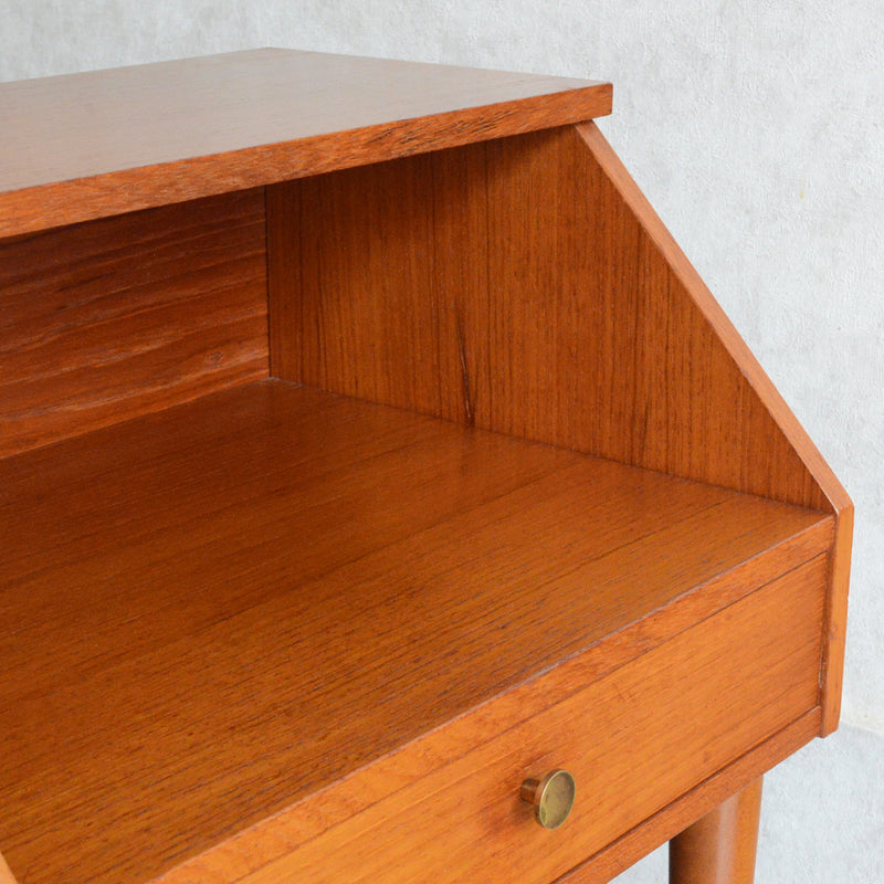 スウェーデンヴィンテージ　チーク スモールチェスト/サイドテーブルP-3