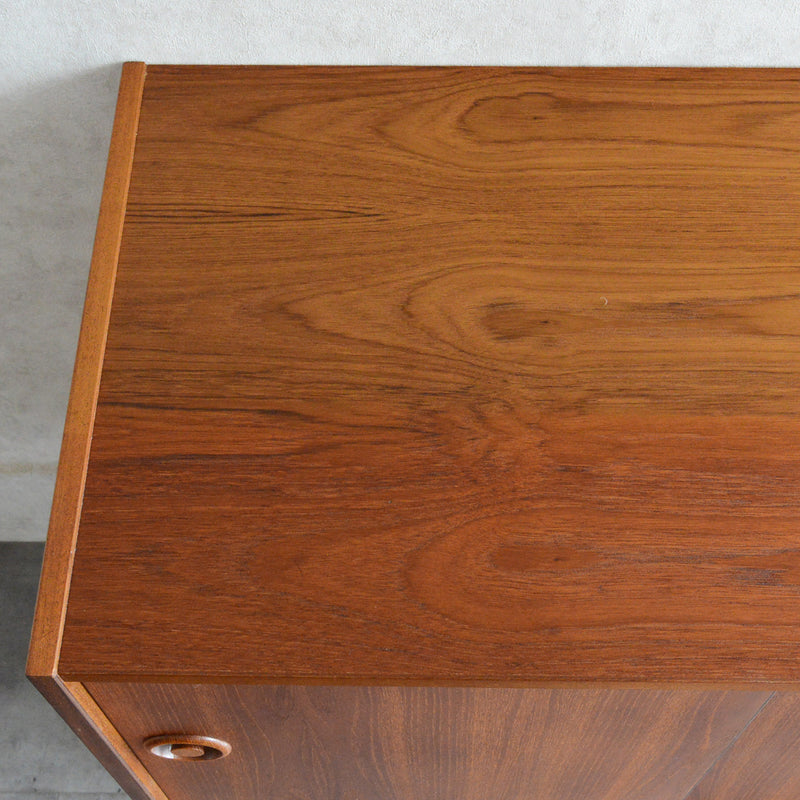 デンマーク ヴィンテージ　チーク キャビネット5-77