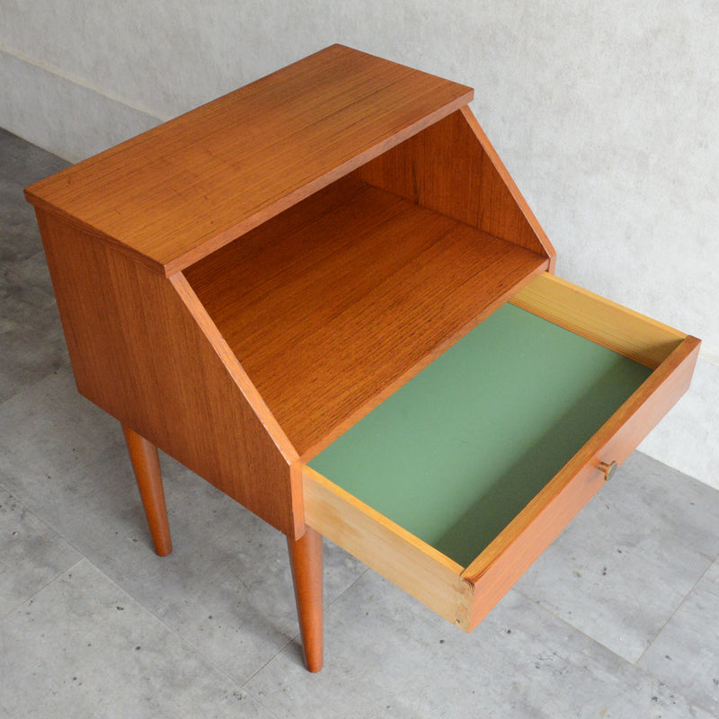 スウェーデンヴィンテージ　チーク スモールチェスト/サイドテーブルP-3