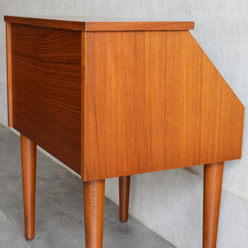 スウェーデンヴィンテージ　チーク スモールチェスト/サイドテーブルP-3