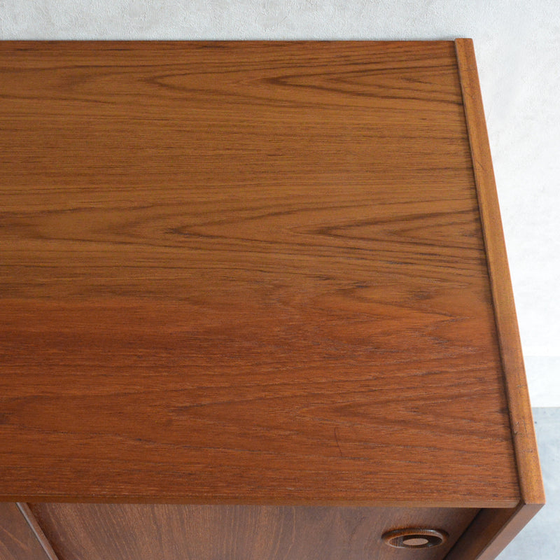 デンマーク ヴィンテージ　チーク キャビネット5-77